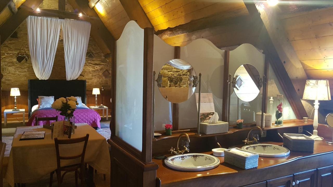 Le Cafe Du Village - Bar A Cocktails & A Ambiance Lohéac Kültér fotó