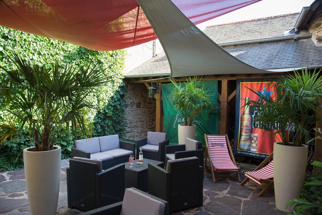 Le Cafe Du Village - Bar A Cocktails & A Ambiance Lohéac Kültér fotó