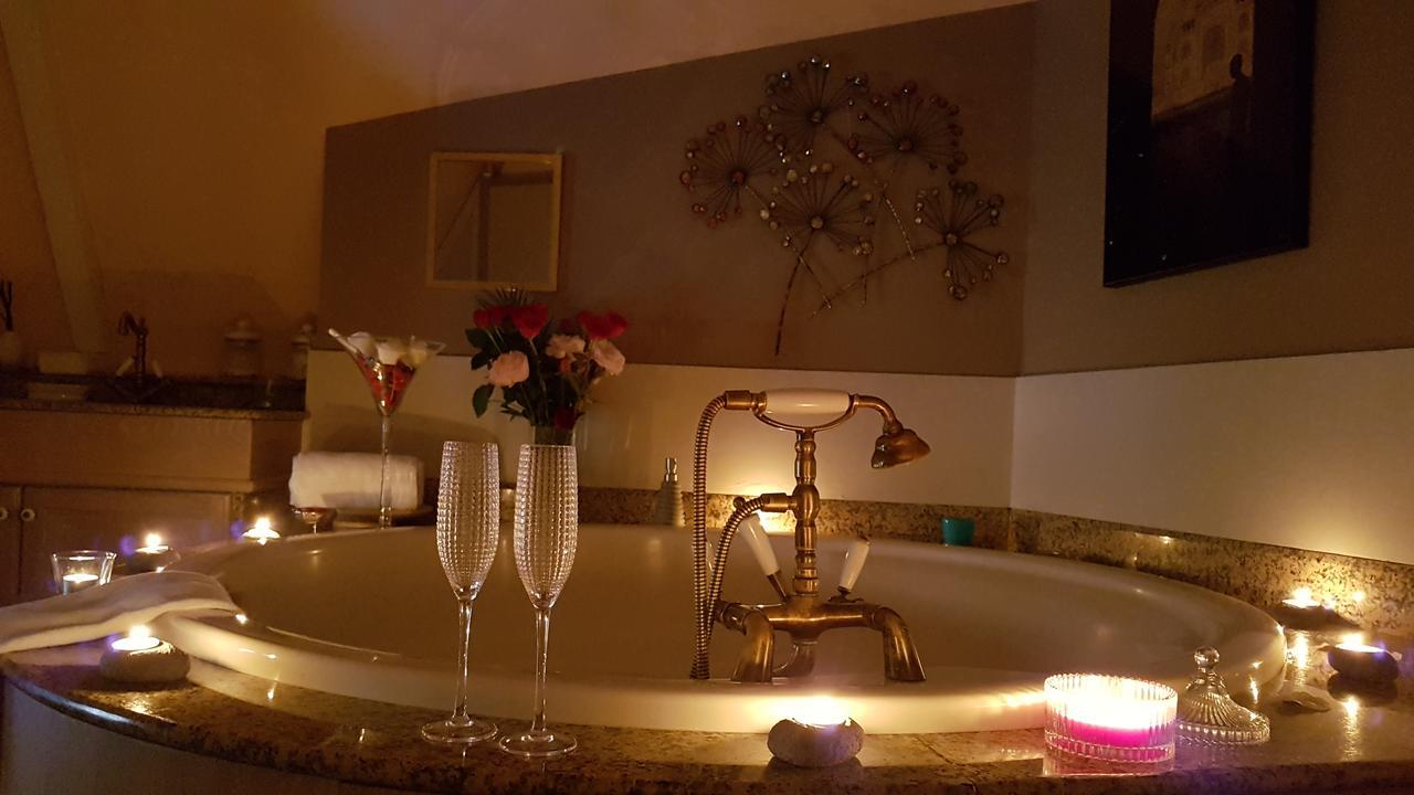 Le Cafe Du Village - Bar A Cocktails & A Ambiance Lohéac Kültér fotó